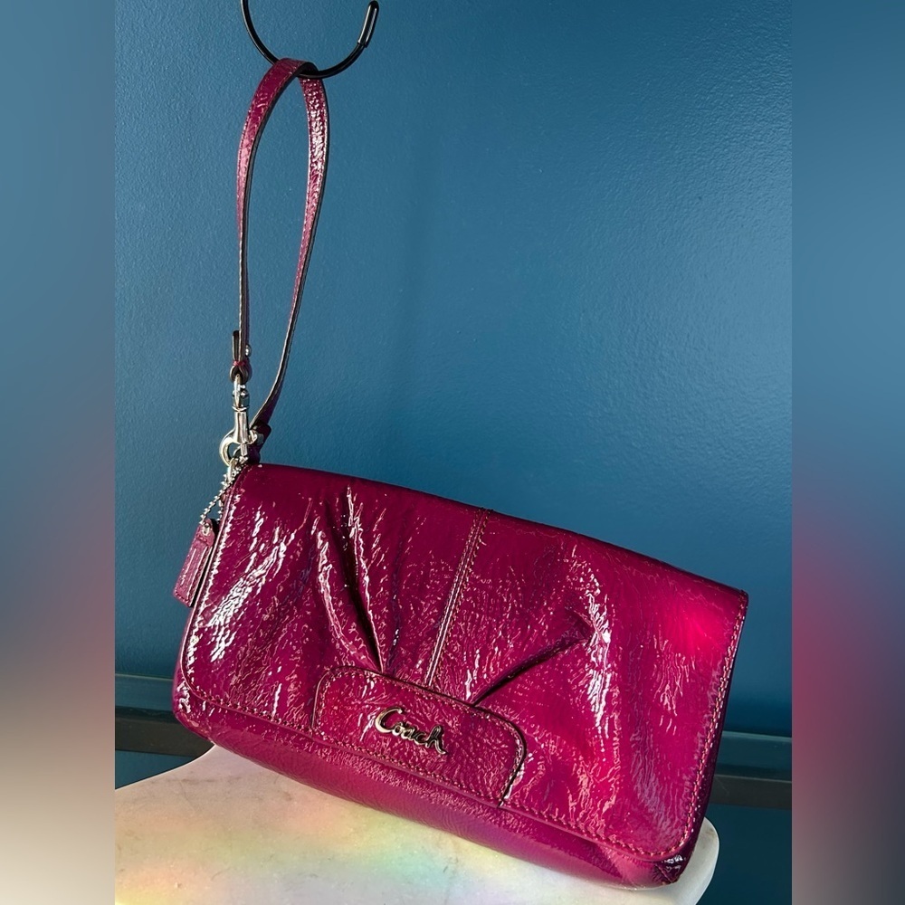 Coach Ashley Magenta Crinkle Patent Leather Mini Purse Wristlet Clutch